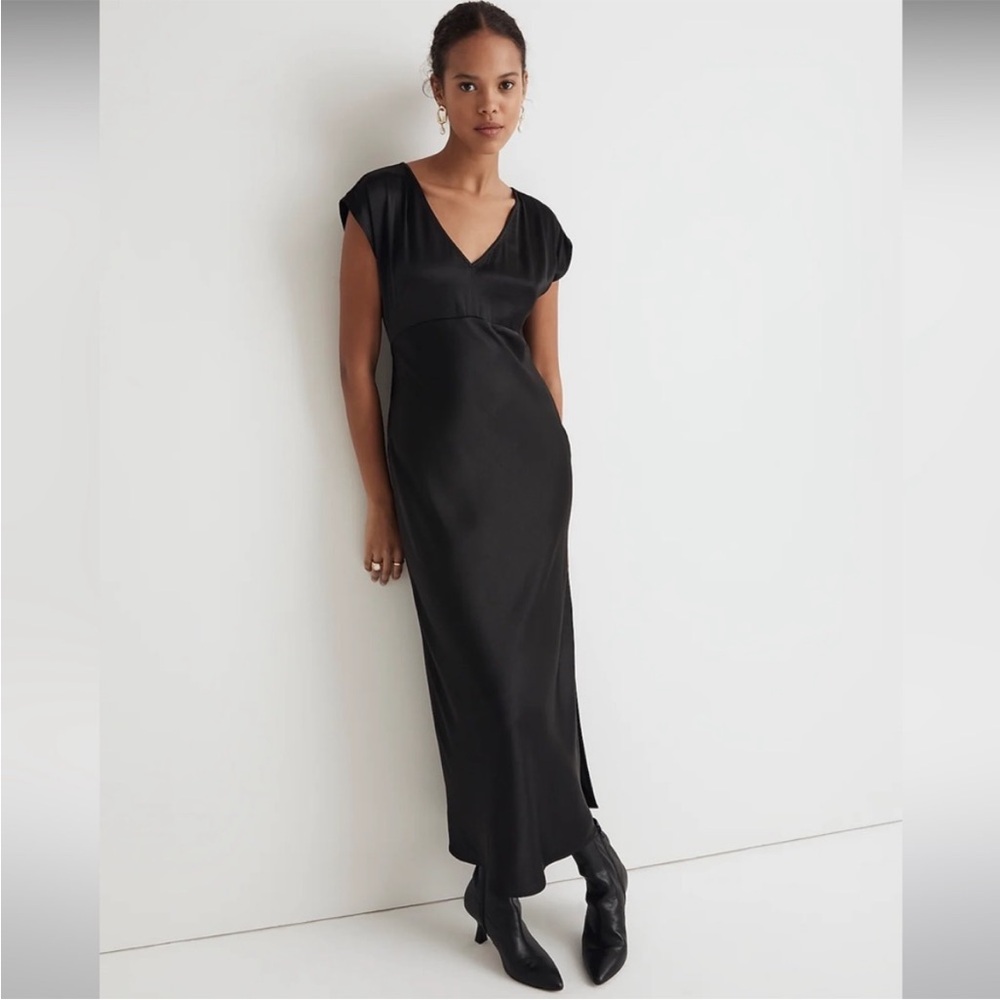 NEW WITH TAGS Madewell True Black Wide V Neck Midi Dress in Size 00 NO107‎